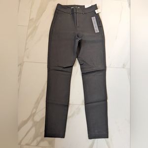 NWT Old Navy (Tall size 4) High Rise Black Pixie Pants